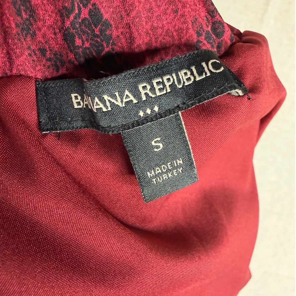 Banana Republic Snake Print Pleated Mini Skirt size Small Red/Black - Picture 2 of 7